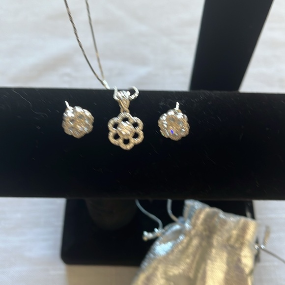 STERLING SILVER PLATED NECKLACE & EARRINGS SET - Picture 3 of 4